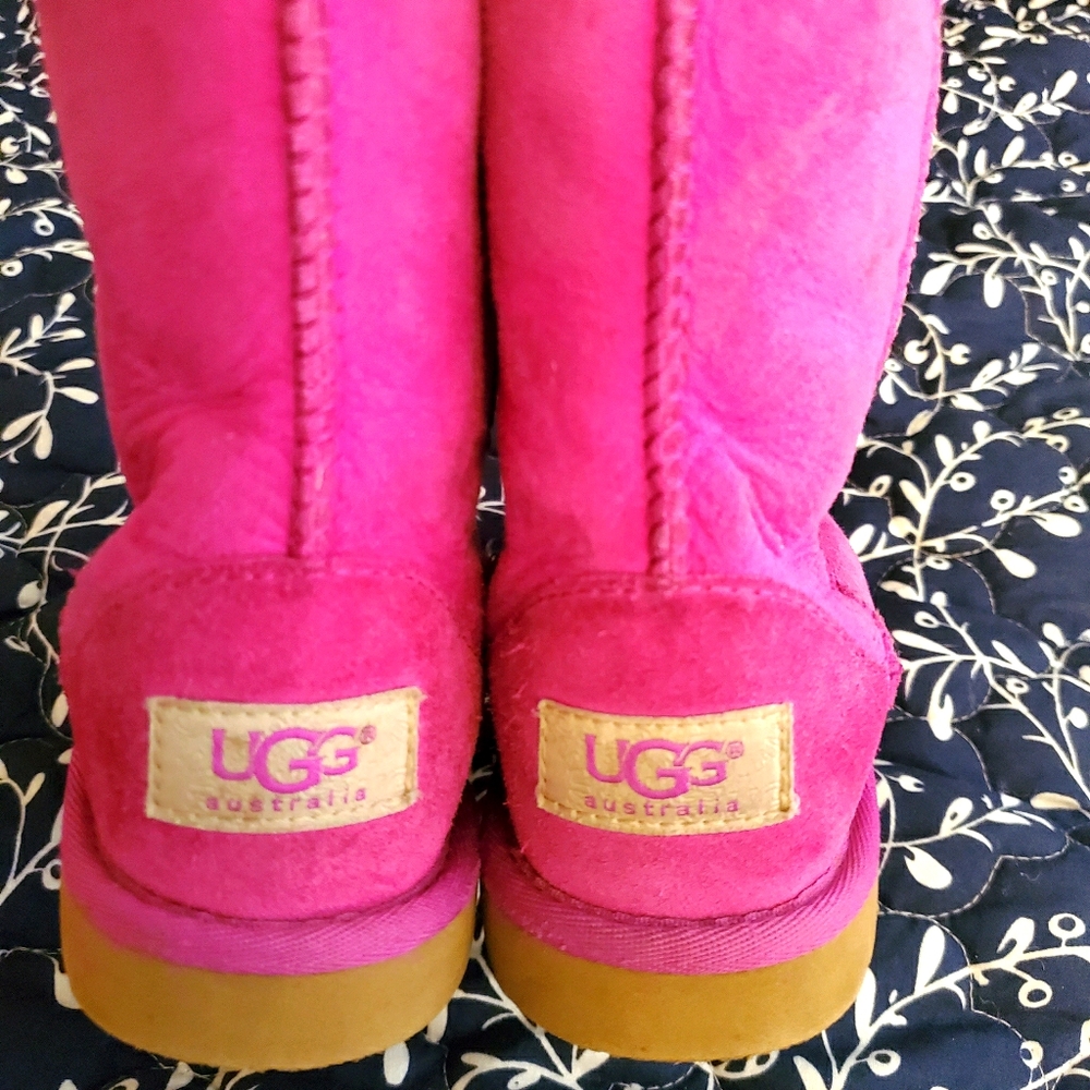 Little girls Ugg boots!